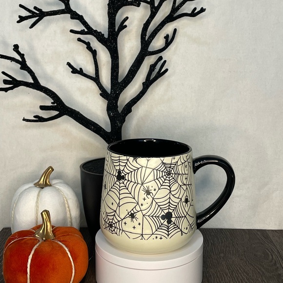 Disney Mickey spiderweb mug - Picture 3 of 3